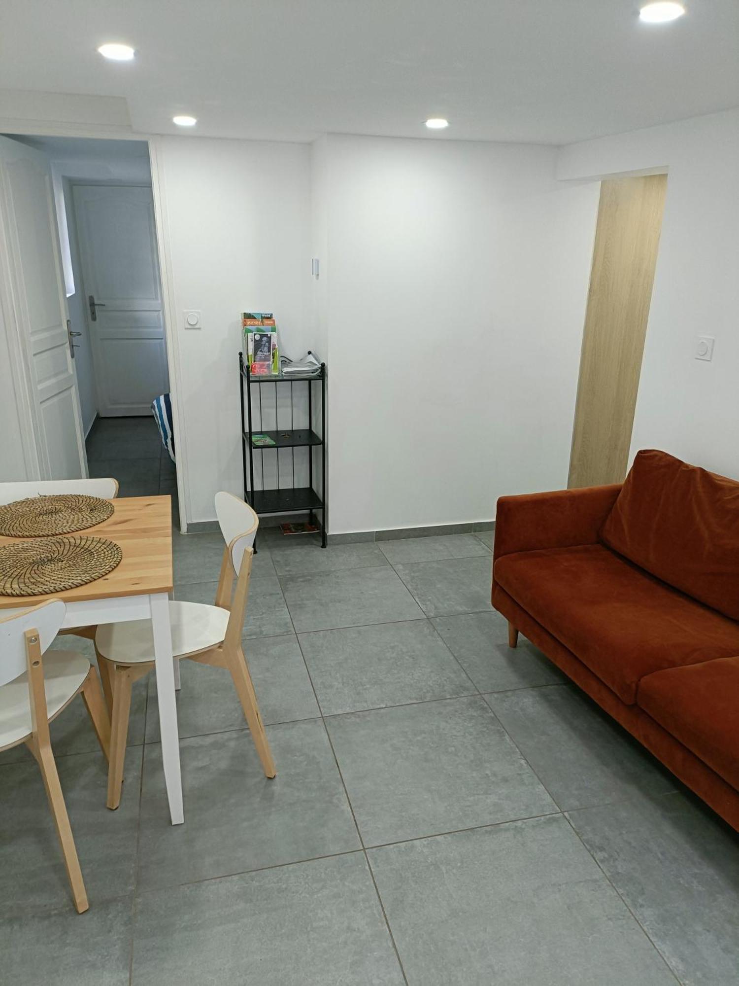 Appartement Dans Maison Atypique Монрон-ле-Бен Екстер'єр фото